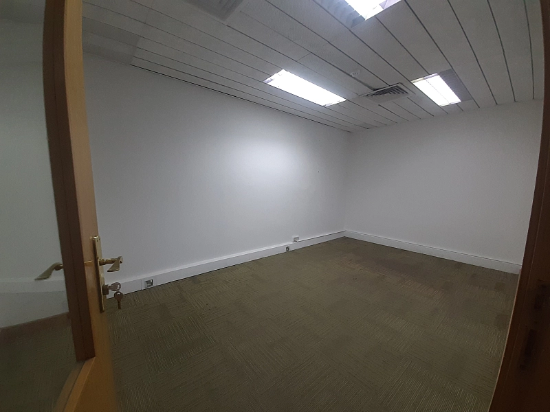 186 SQM SEMI-FITTED OFFICE FOR RENT – 1 MONTH FREE!