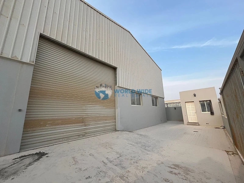 Spacious 1000 SQM Warehouse Available in Birkat al Awamer