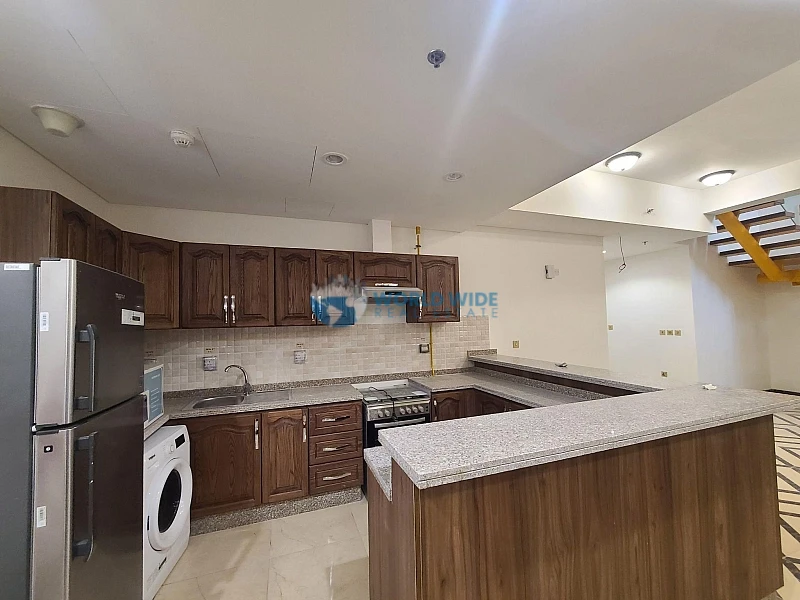 3 bedroom duplex apartment for rent in Fox Hills