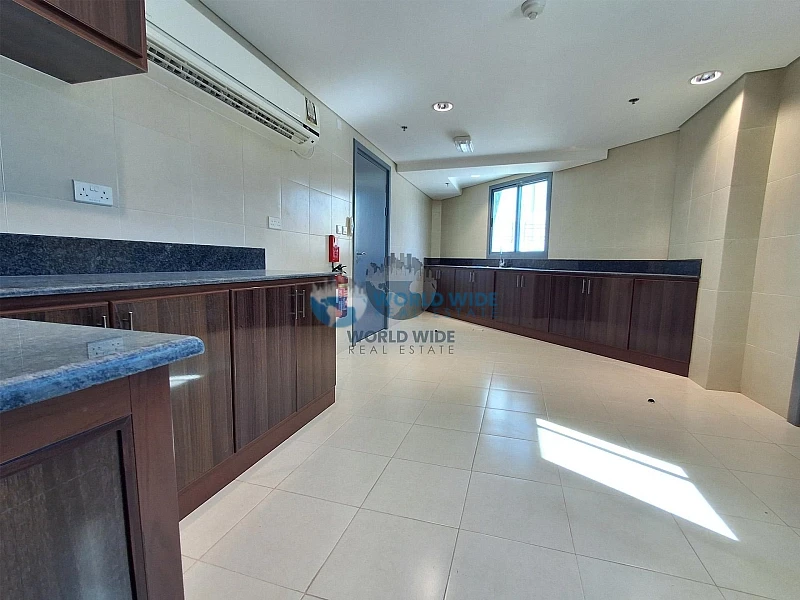 Premium Store/Warehouse with Offices, Showrooms & Accommodation for Rent in Birkat Al Awamer