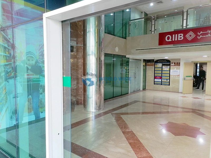 Spacious shop for rent in bank street