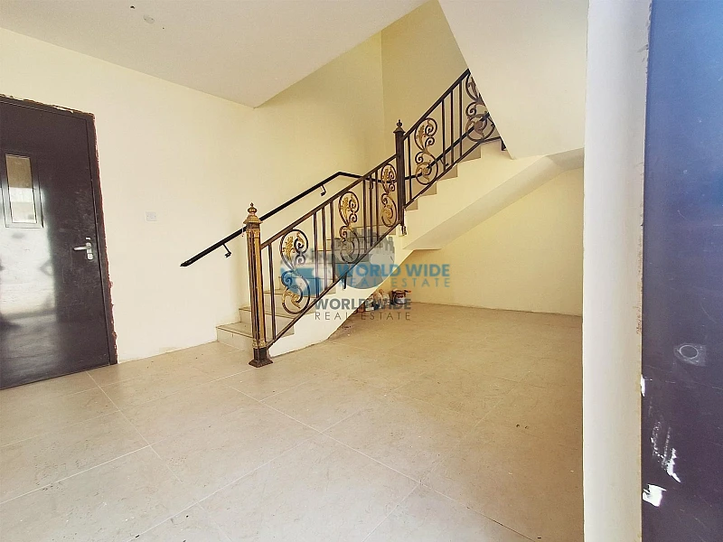 Warehouse with Labor Rooms for Rent in Birkat Al Awamer