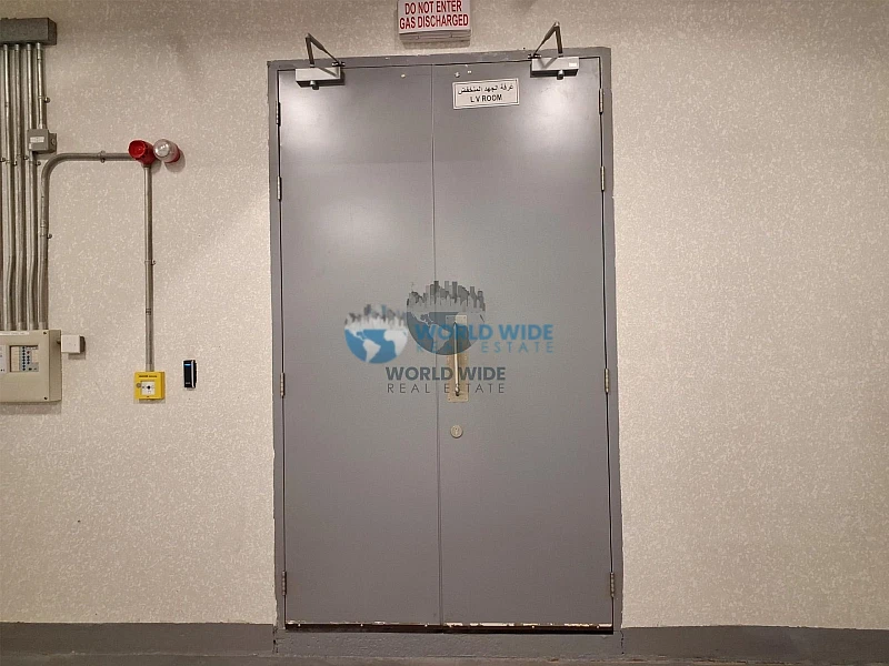 Premium Store/Warehouse with Offices, Showrooms & Accommodation for Rent in Birkat Al Awamer