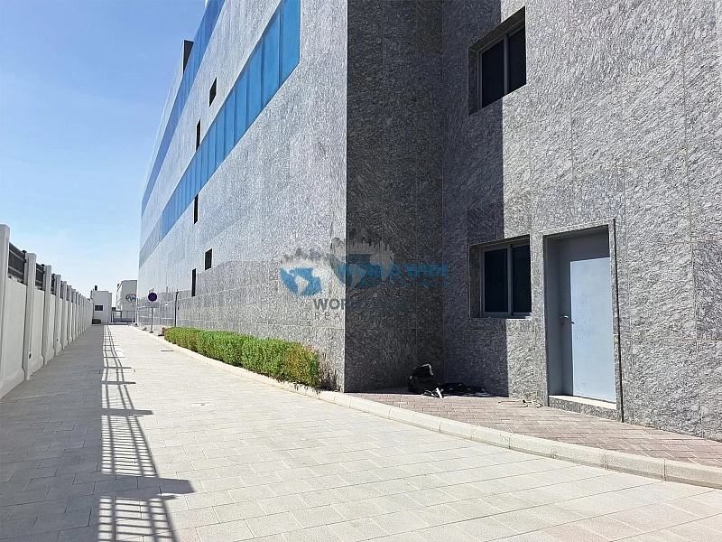 Premium Store/Warehouse with Offices, Showrooms & Accommodation for Rent in Birkat Al Awamer