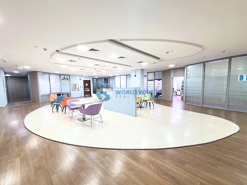Luxury Office Space With Services - Lusail