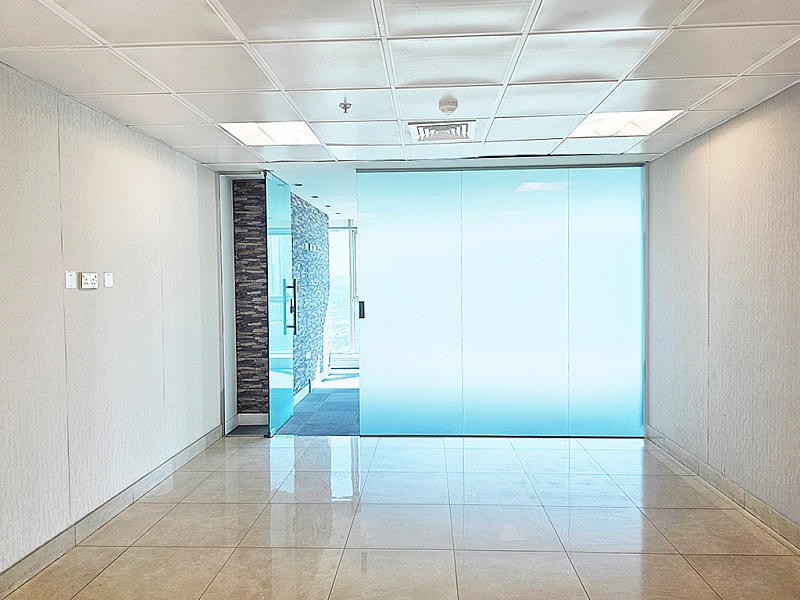 Fully Fitted Floor | Prime location | West Bay