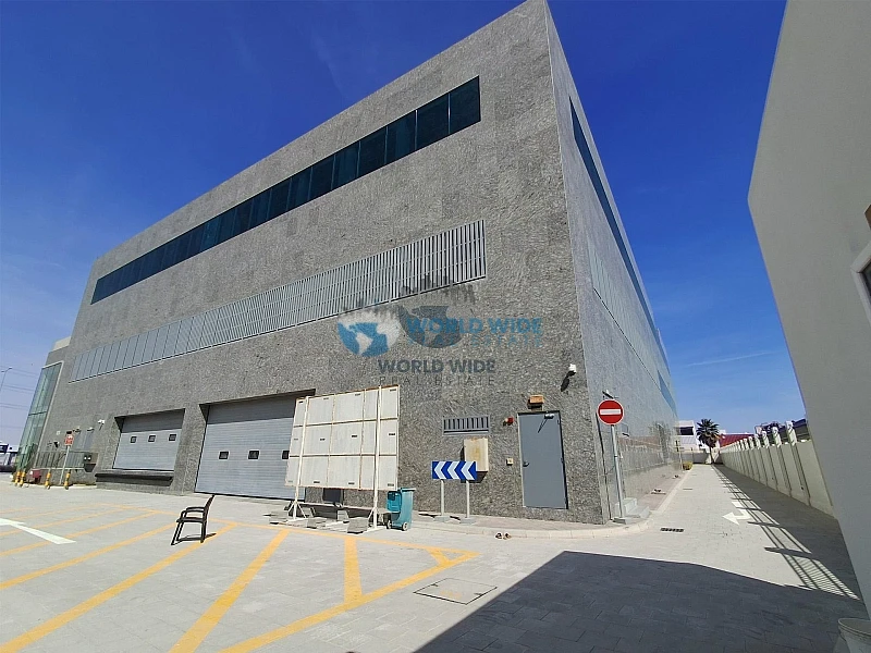 Premium Store/Warehouse with Offices, Showrooms & Accommodation for Rent in Birkat Al Awamer