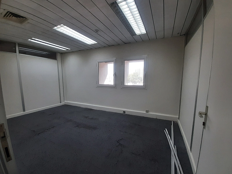 186 SQM SEMI-FITTED OFFICE FOR RENT – 1 MONTH FREE!