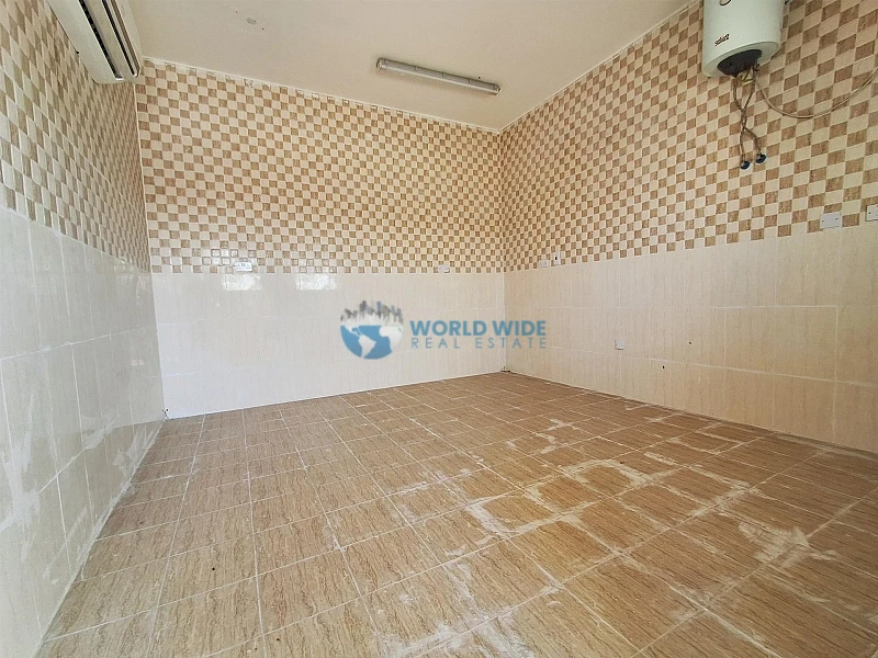Warehouse for Rent in Birkat Al Awamer
