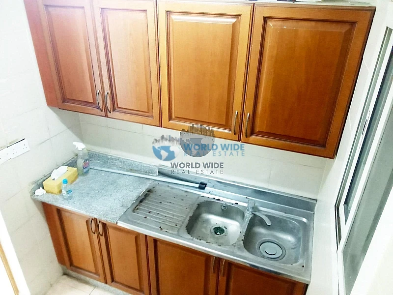 Workspace in Stylish Partitions - Umm Ghuwalina