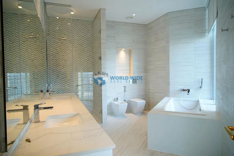 Spacious 2 Bedroom Apartment with Balconies