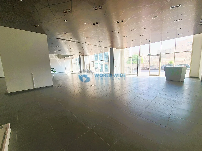 1220 SQM / G+M - Showroom - Prime Location - Lift