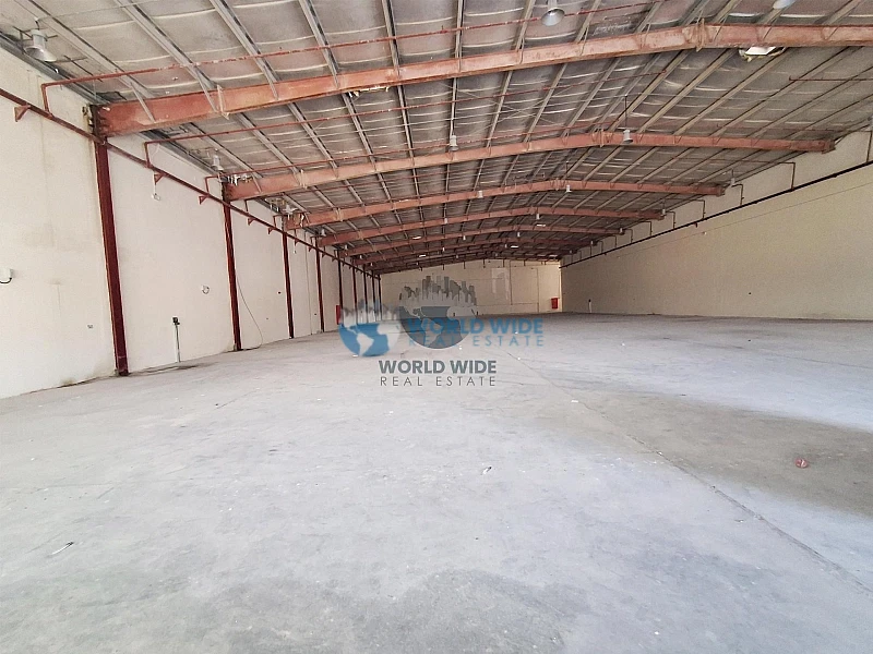 Warehouse with Labor Rooms for Rent in Birkat Al Awamer