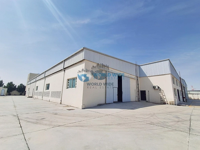 Warehouse with Labor Rooms for Rent in Birkat Al Awamer