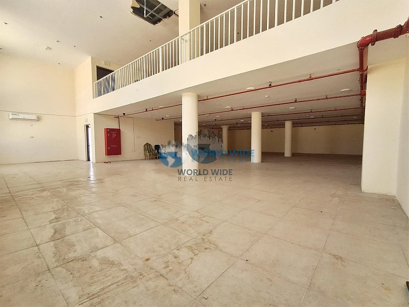 Warehouse with Labor Rooms for Rent in Birkat Al Awamer
