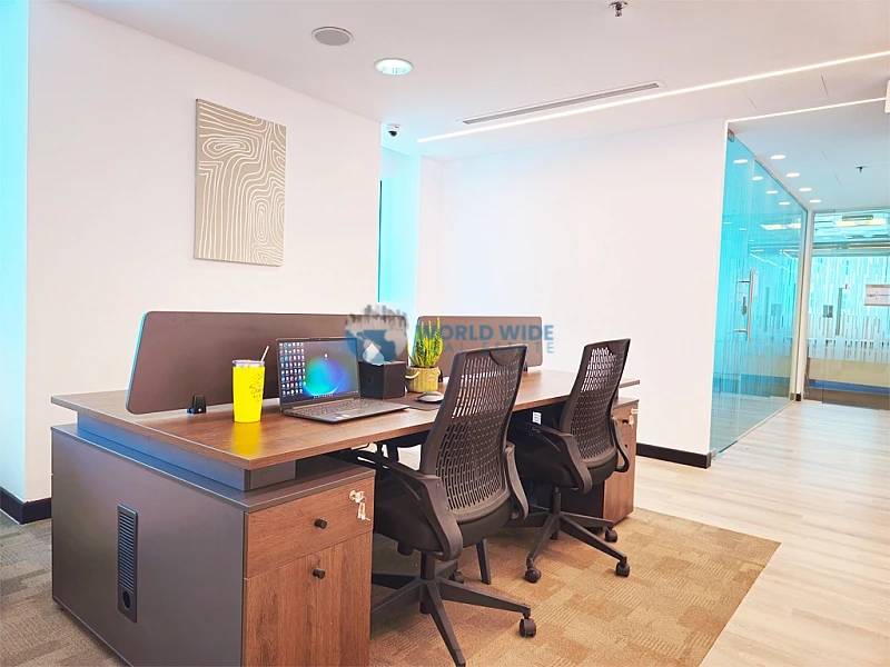  Modern Workspace with Full Amenities