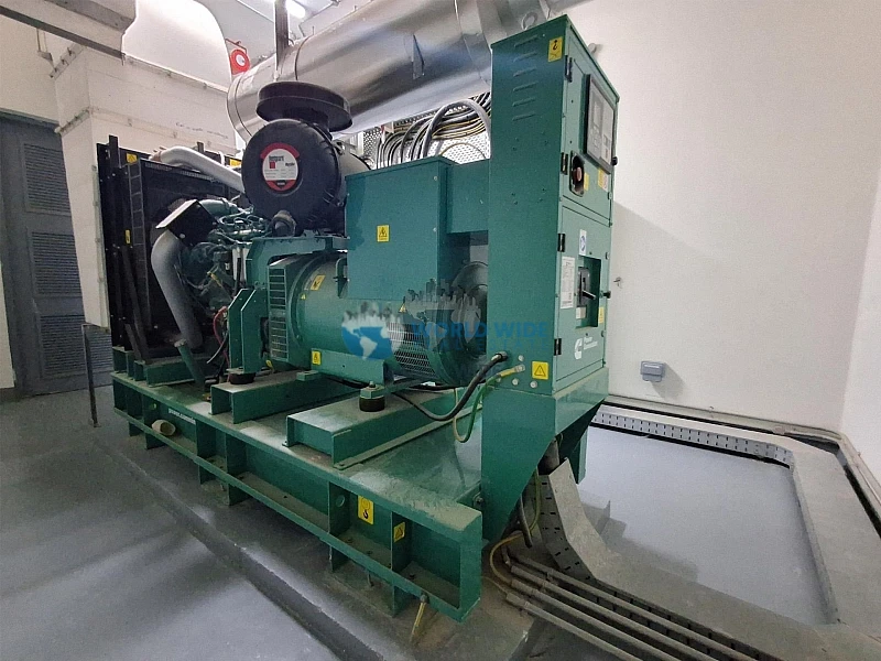 Premium Store/Warehouse with Offices, Showrooms & Accommodation for Rent in Birkat Al Awamer