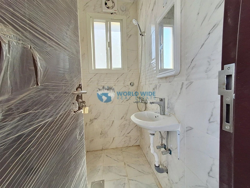 Automobile Workshop for Rent in Birkat Al Awamer