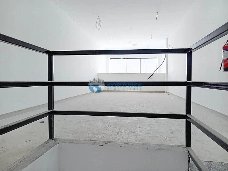 Contemporary Shop for Rent in Prime Location