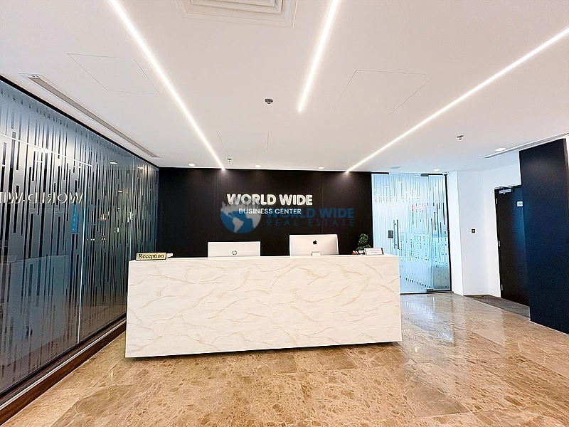  Modern Workspace with Full Amenities