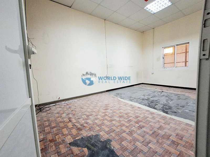 Store/Warehouse for Rent in Birkat Al Awamer