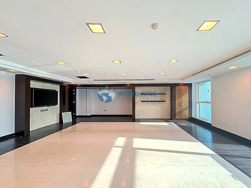 Compact & Complete: 400 SQM Quarter Floor