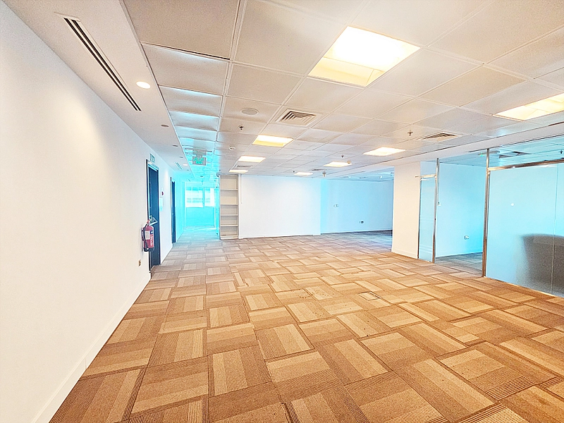 Fully Fitted Floor | Prime location | West Bay