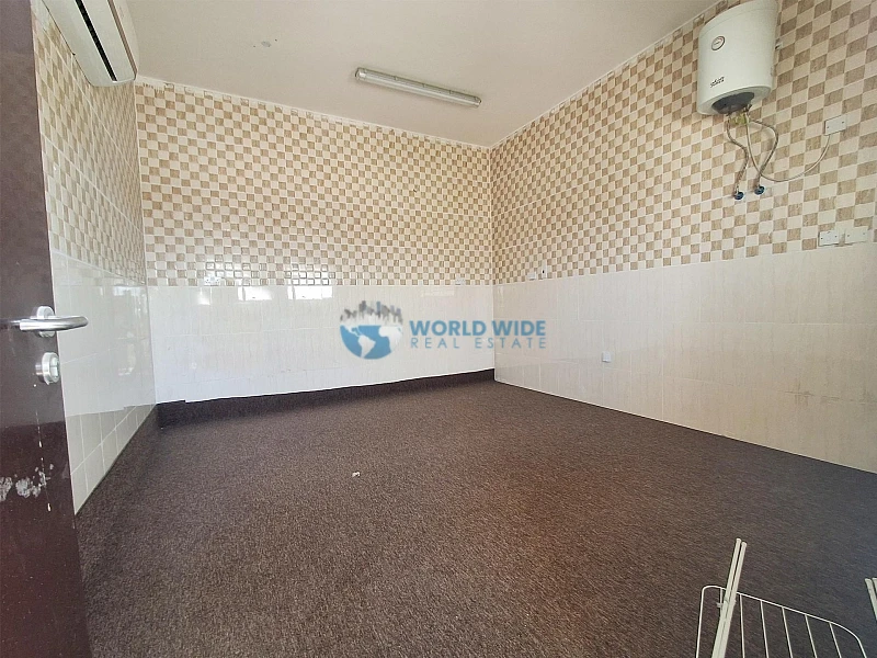 Warehouse for Rent in Birkat Al Awamer