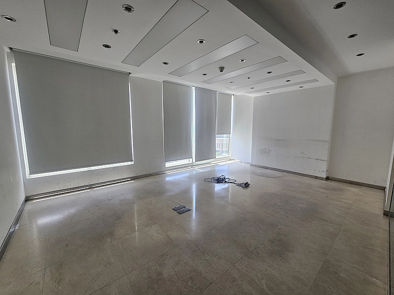 Fully fitted office space for rent in west Bay | Sea view