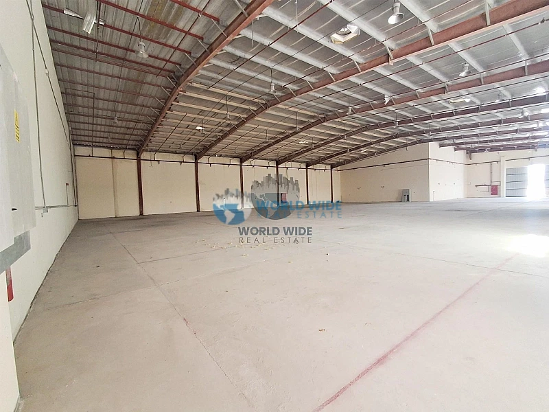 Warehouse with Labor Rooms for Rent in Birkat Al Awamer