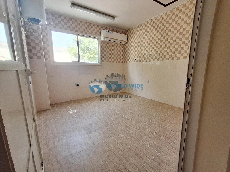 Warehouse with Labor Rooms for Rent in Birkat Al Awamer