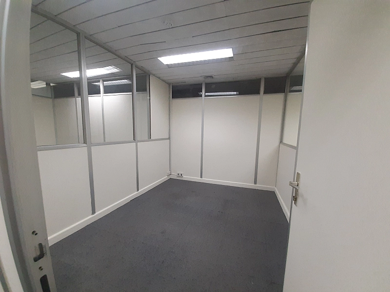 186 SQM SEMI-FITTED OFFICE FOR RENT – 1 MONTH FREE!