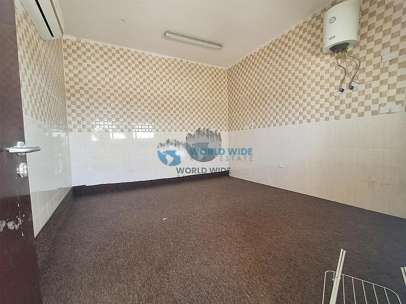 Warehouse with Labor Rooms for Rent in Birkat Al Awamer