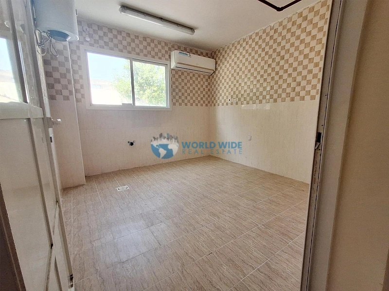 Warehouse for Rent in Birkat Al Awamer