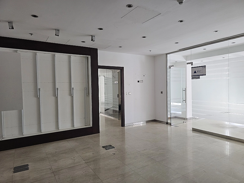 Fully fitted office space for rent in west Bay | Sea view