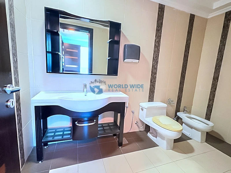 Compact & Complete: 400 SQM Quarter Floor