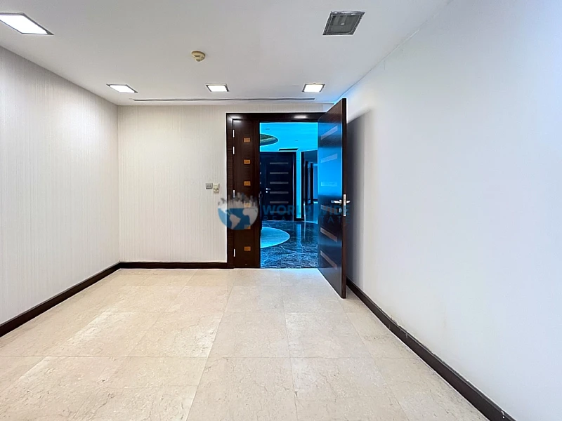 Compact & Complete: 400 SQM Quarter Floor