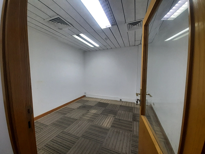 186 SQM SEMI-FITTED OFFICE FOR RENT – 1 MONTH FREE!