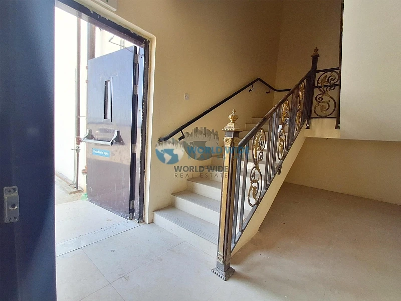Warehouse with Labor Rooms for Rent in Birkat Al Awamer