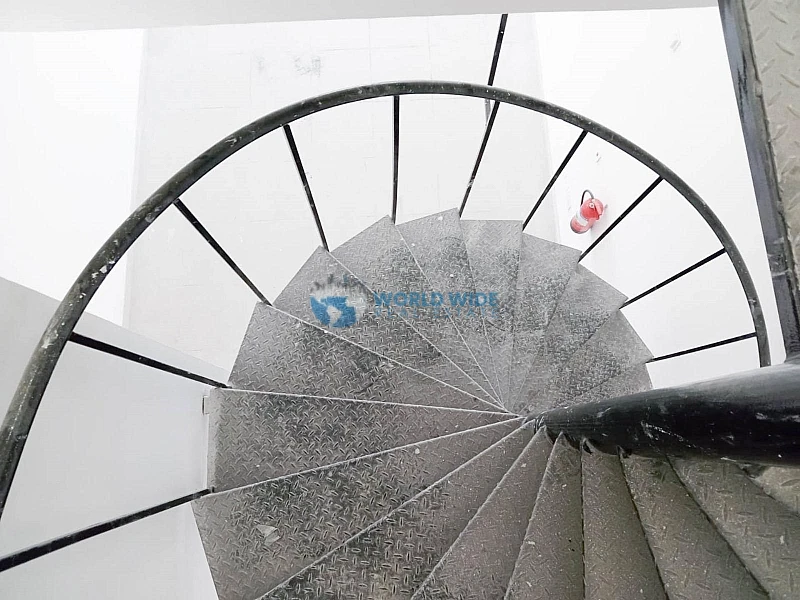 Contemporary Shop for Rent in Prime Location