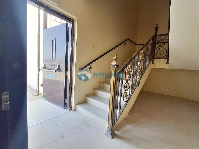 Warehouse for Rent in Birkat Al Awamer
