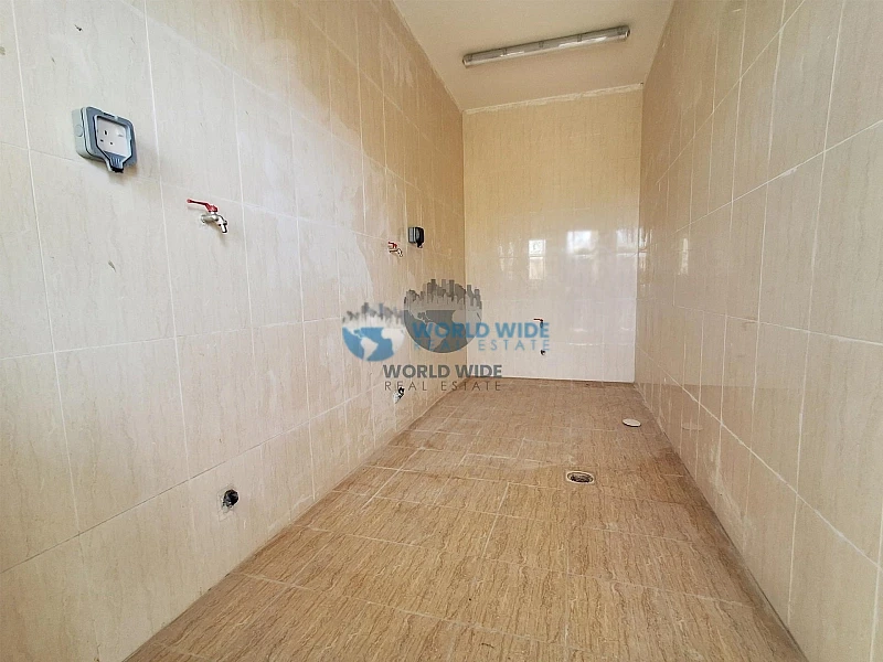 Warehouse with Labor Rooms for Rent in Birkat Al Awamer