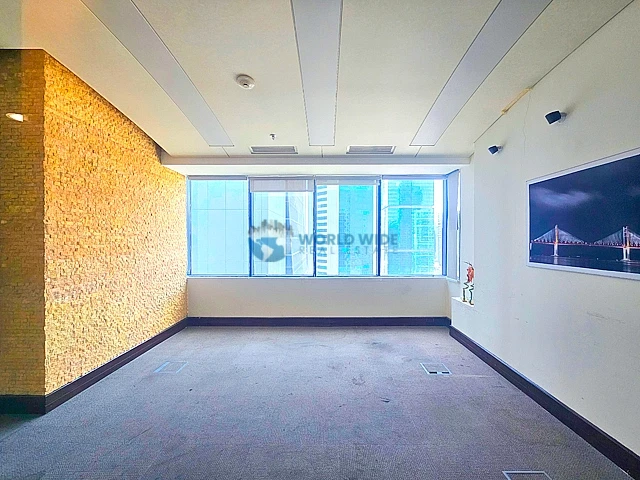 Premium Office Space for Rent in West Bay – Ideal for Your Growing Business