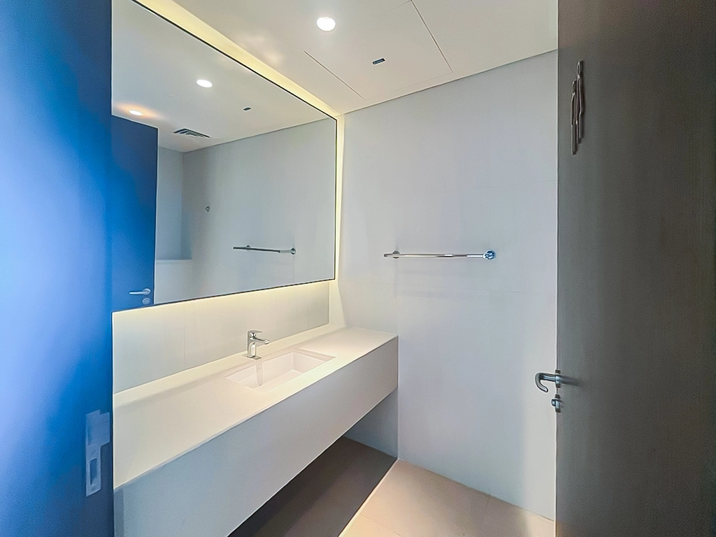 Stunning Sea View 2BR + Maid’s Room | Lusail