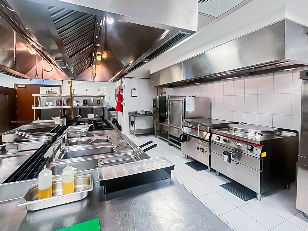 650 SQM Commercial Central Kitchen for Rent in Bin Mahmoud