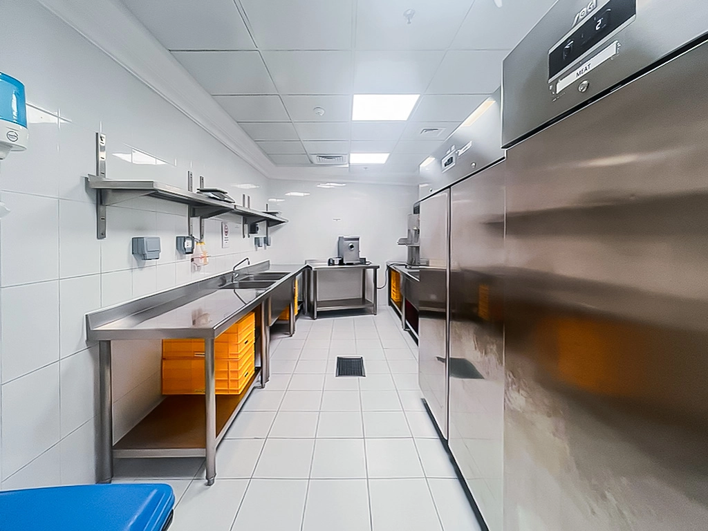 650 SQM Commercial Central Kitchen for Rent in Bin Mahmoud