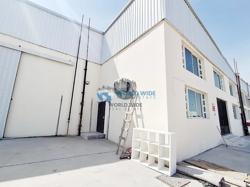 Warehouse with Labor Rooms for Rent in Birkat Al Awamer