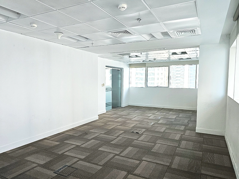 Fully Fitted Floor | Prime location | West Bay