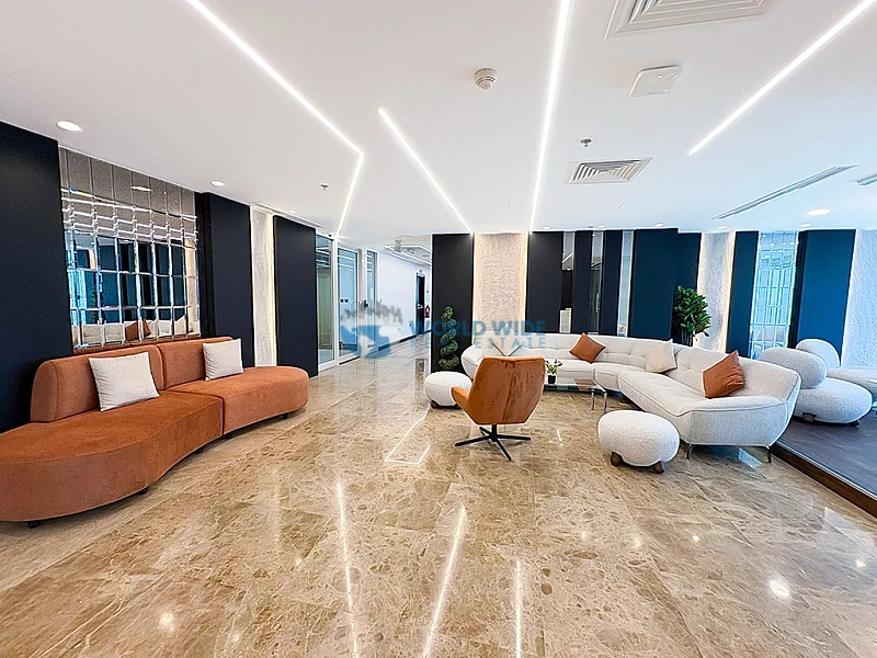  Modern Workspace with Full Amenities