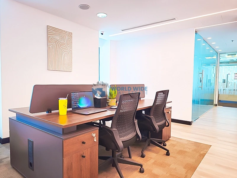  Modern Workspace with Full Amenities